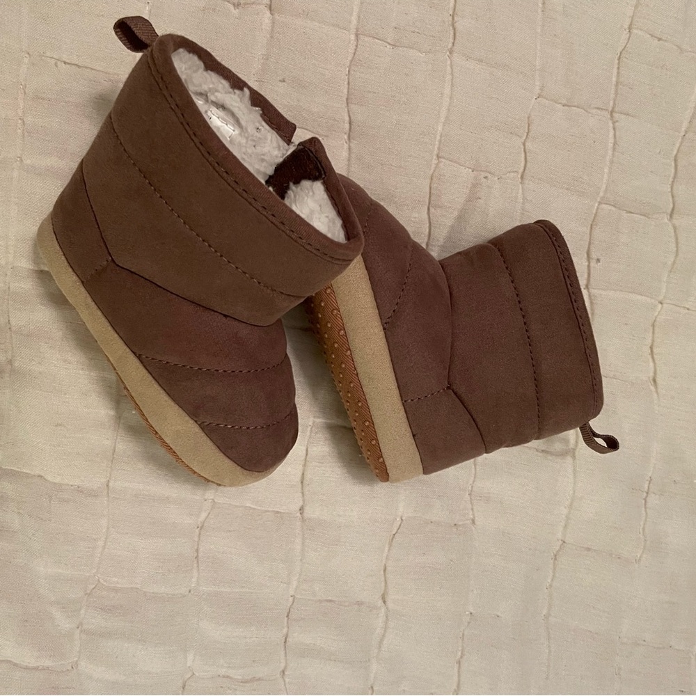 Like-new Old Navy boots, 6-12 mos.